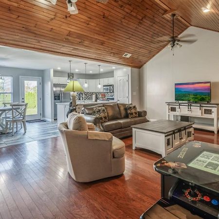 Sweet Pea Cottage Updated Furnishings Arcade Game Hoa Community Outdoor Pool Pigeon Forge Bagian luar foto